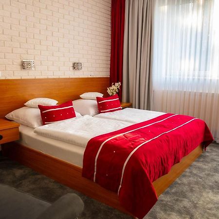 Motel 2000 Stęszew 外观 照片