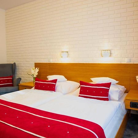 Motel 2000 Stęszew 外观 照片