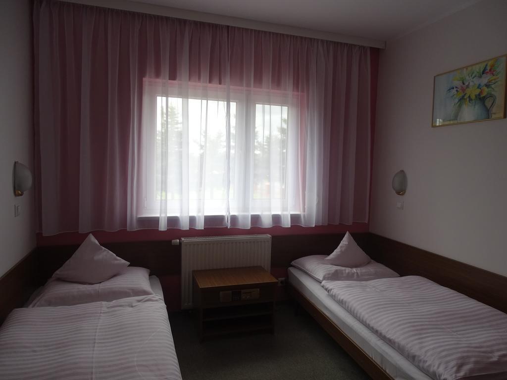 Motel 2000 Stęszew 外观 照片