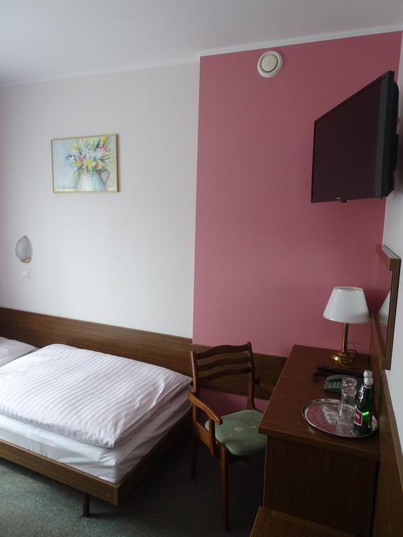 Motel 2000 Stęszew 外观 照片