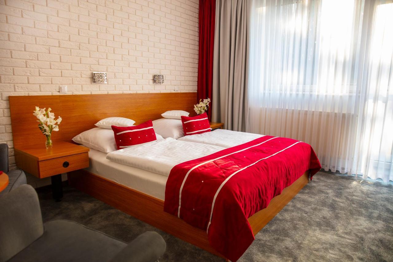 Motel 2000 Stęszew 外观 照片