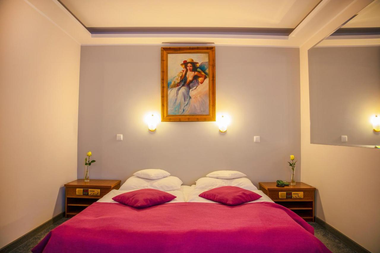 Motel 2000 Stęszew 外观 照片